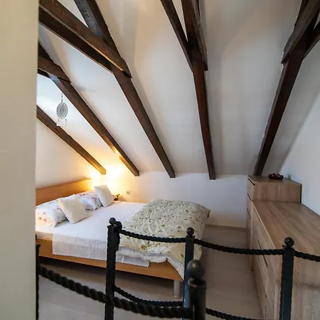 Donadina-dalmatian Heritage House Τρογκίρ