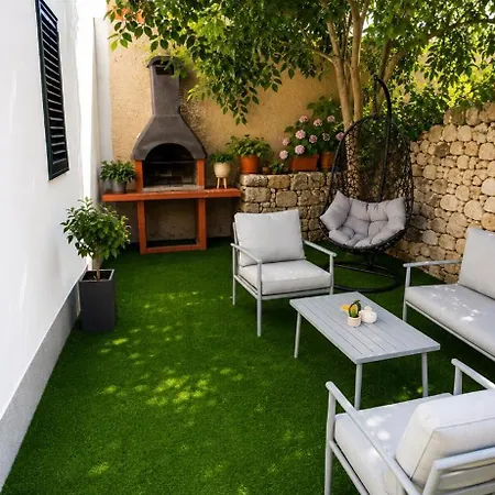 Apartment Donadina-dalmatian Heritage House