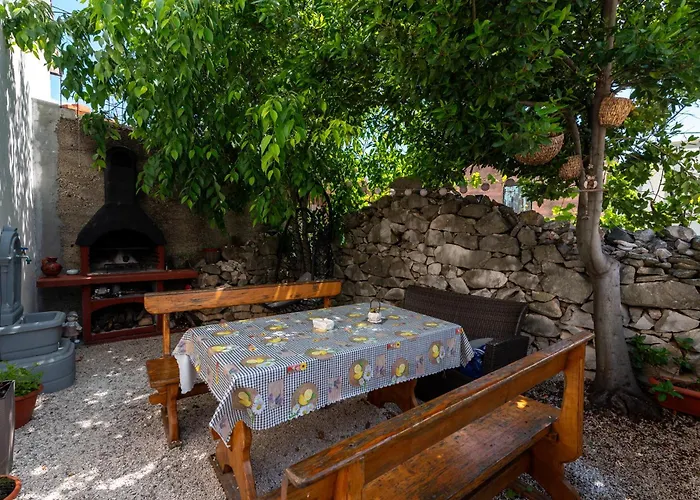 Donadina-dalmatian Heritage House *