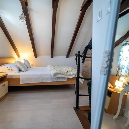 Donadina-dalmatian Heritage House Appartamento